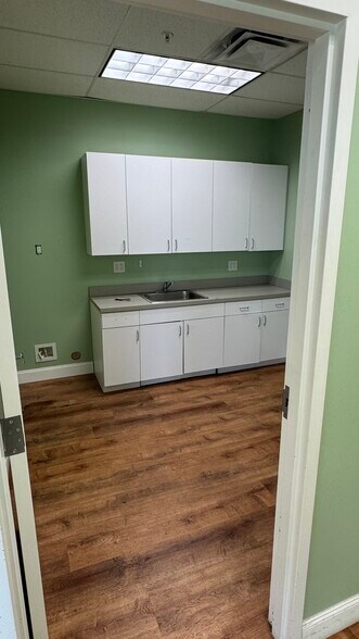 More Photos Of 740 S Powerline Rd, Deerfield Beach Warehouse For Lease