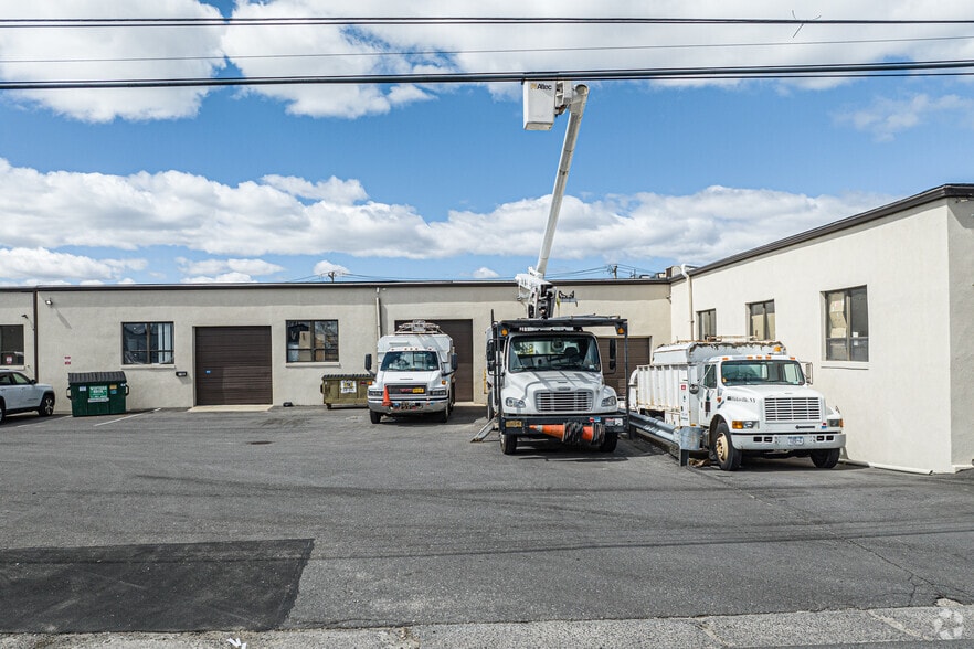 More Photos Of 75 Rushmore St, Westbury Warehouse For Lease