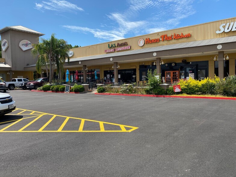 More Photos Of 4604-4650 NASA Rd 1, Seabrook Unknown For Lease