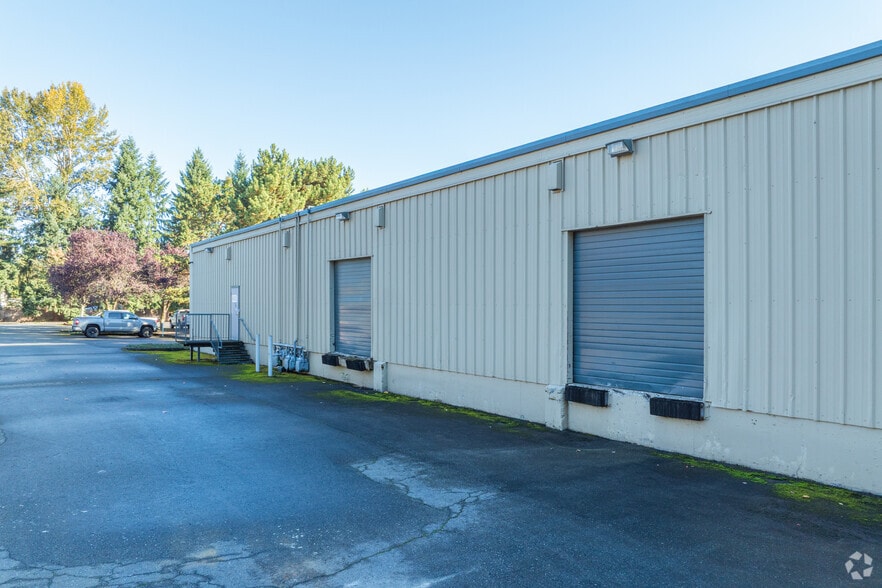 More Photos Of 811-832 3rd Ave S, Kent Manufacturing For Lease
