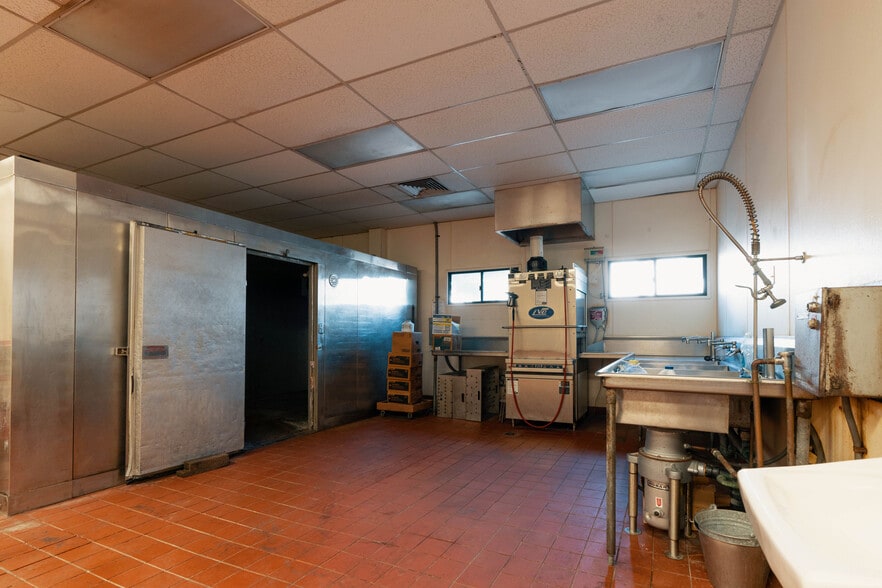 More Photos Of 1709 Kalani St, Honolulu Freestanding For Sale