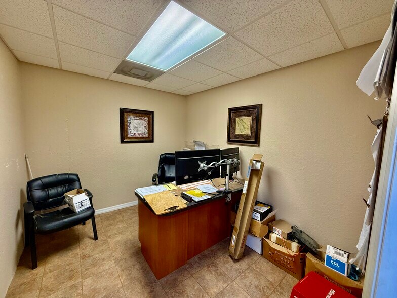 More Photos Of 2914 Kenilworth Blvd, Sebring Industrial For Sale