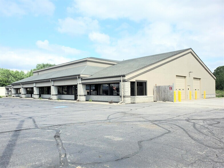 More Photos Of 630 W Lincoln Hwy, Merrillville Showroom For Lease