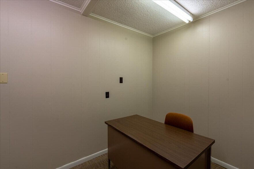 More Photos Of 5304 Meeks Dr, Orange Office For Sale