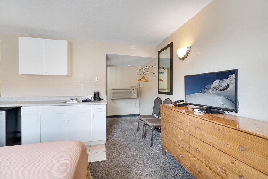 More Photos Of 150 N Lake Powell Blvd, Page Hotel For Sale