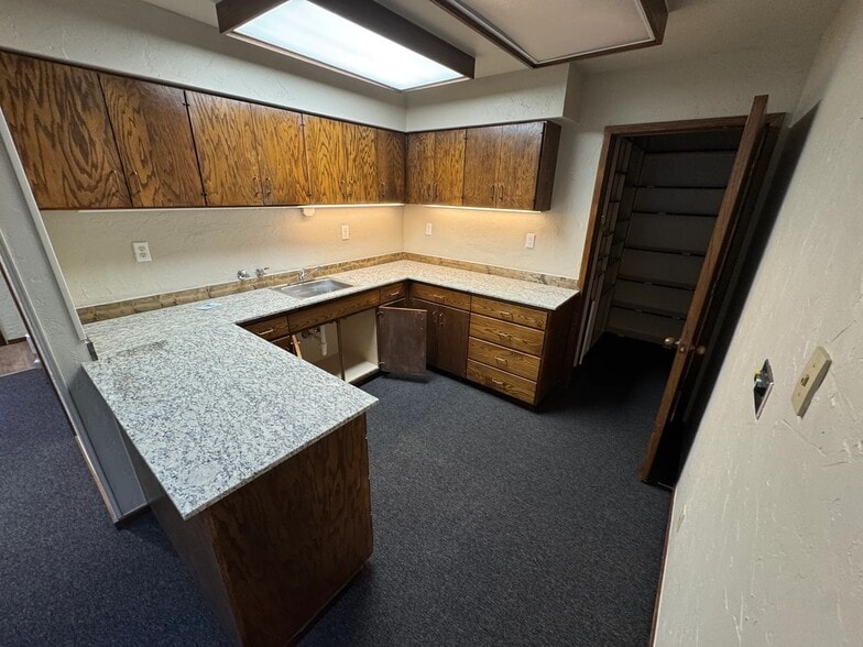 More Photos Of 218 E 10th Street Plz, Edmond Medical For Lease