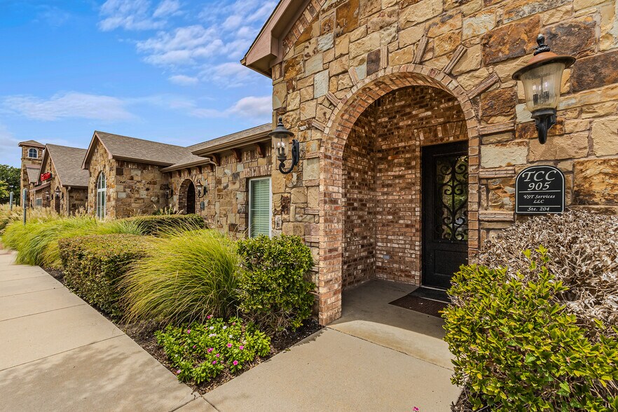 More Photos Of 905 Trophy Club Dr, Trophy Club Office For Lease