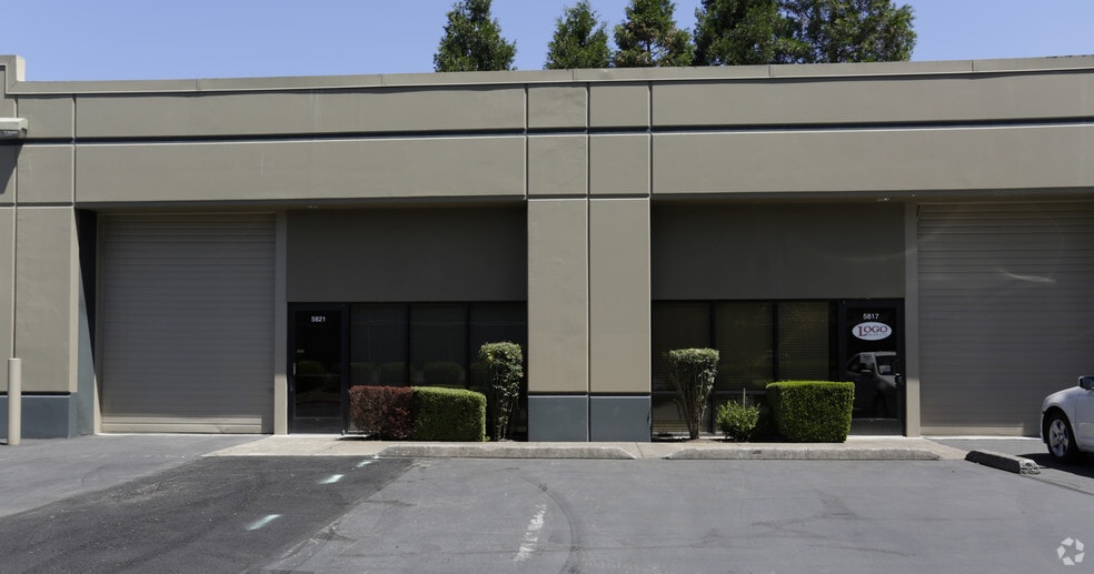 More Photos Of 5805-5835 Jean Rd, Lake Oswego Flex For Lease