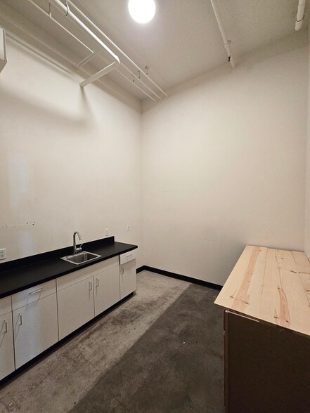 More Photos Of 17510 Provost St, Lake Oswego Storefront Retail Office For Lease
