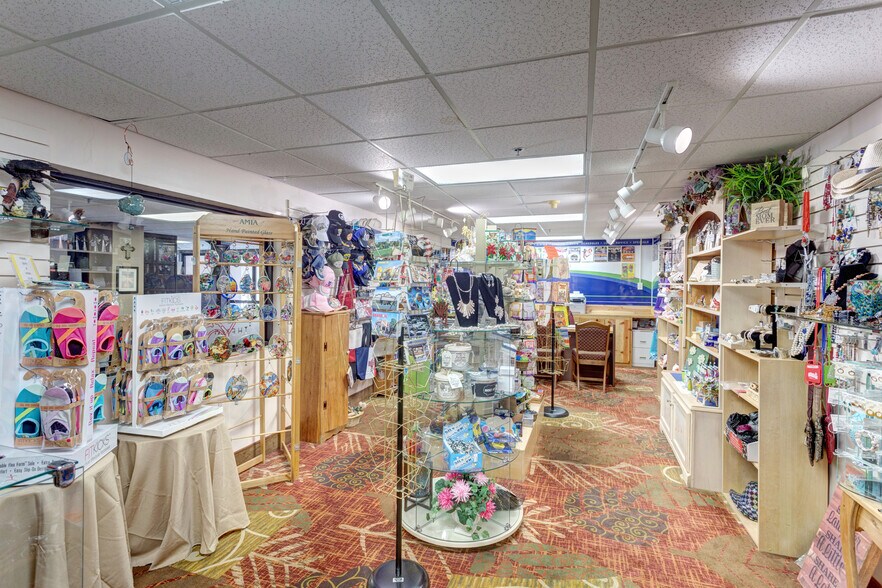 More Photos Of 3257 Shepherd of the Hills Expy, Branson Hotel For Sale