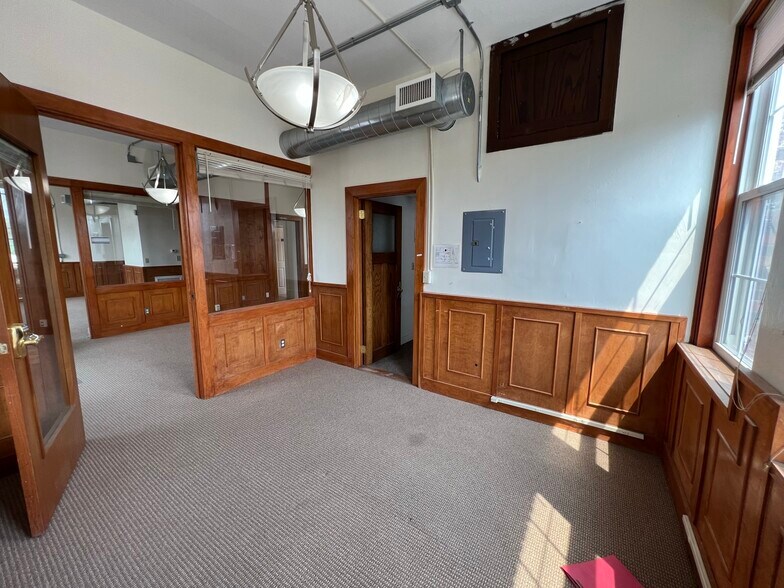 More Photos Of 499-500 Grotto St N, Saint Paul Loft Creative Space For Sale