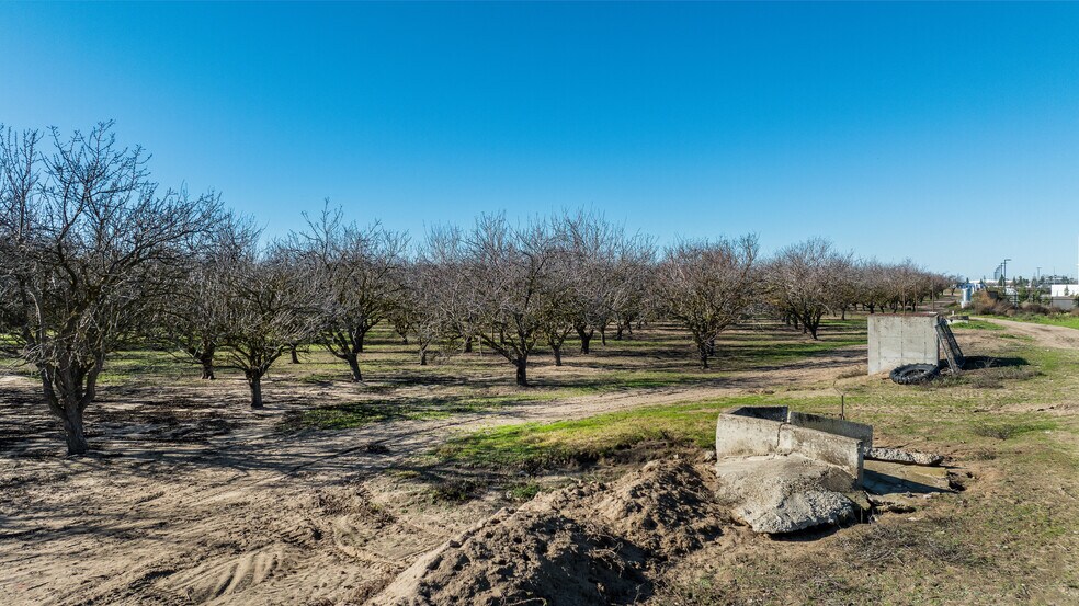 More Photos Of 2105 Airport Way, Manteca Land For Sale