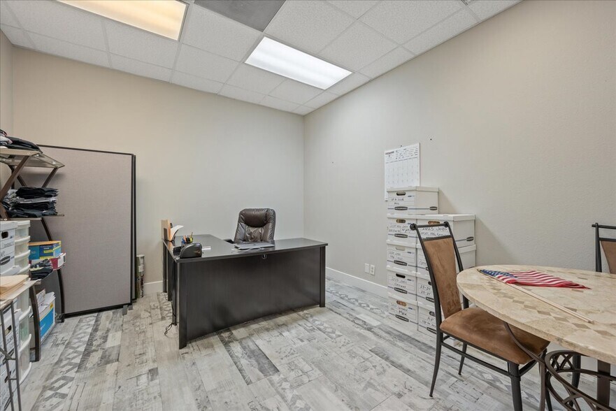 More Photos Of 310 E 17th St, Cheyenne Flex For Sale