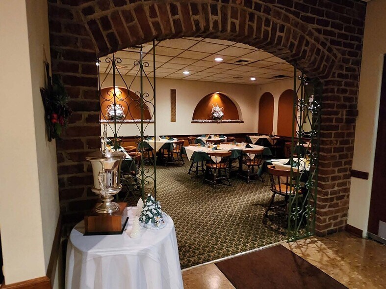 More Photos Of 212 N Warren Ave, Apollo General Retail For Sale