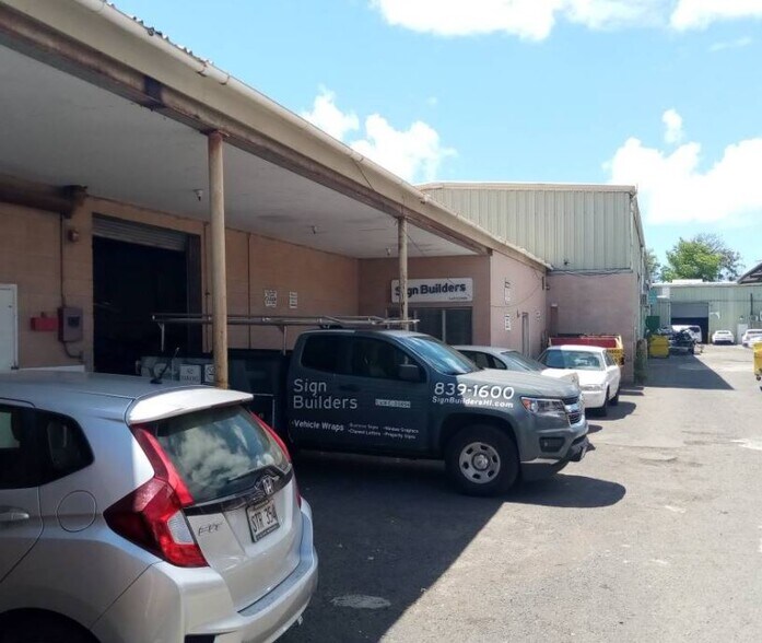 More Photos Of 2829 Awaawaloa St, Honolulu Warehouse For Lease