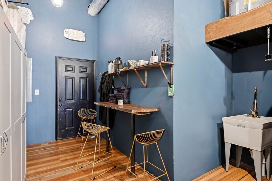 More Photos Of 214 E Commercial St, Springfield Storefront Retail Office For Sale