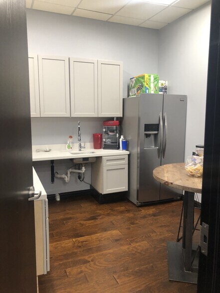 More Photos Of 5260 Valley View Ln, Irving Industrial For Lease