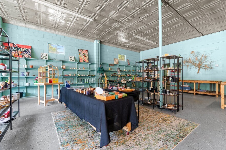 More Photos Of 403 Carthage St, Cameron General Retail For Sale