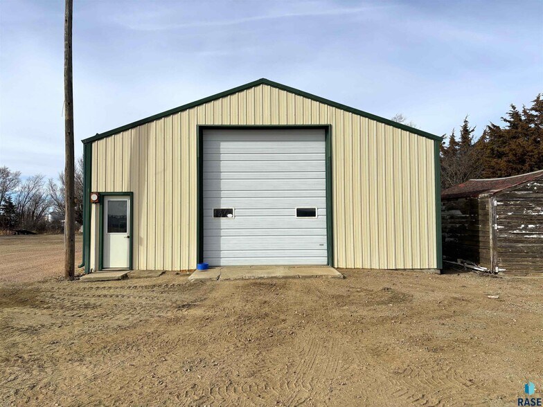 More Photos Of 1603 N Broadway Ave, Miller Industrial For Sale