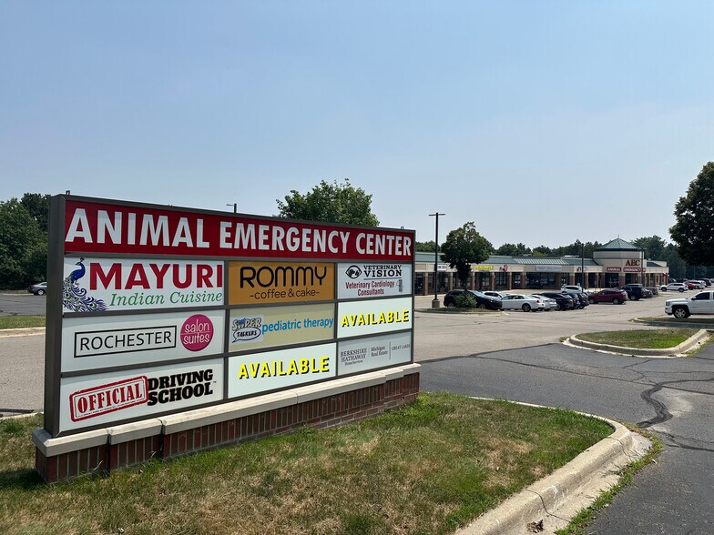 More Photos Of 224-278 E Auburn Rd, Rochester Hills Storefront For Lease