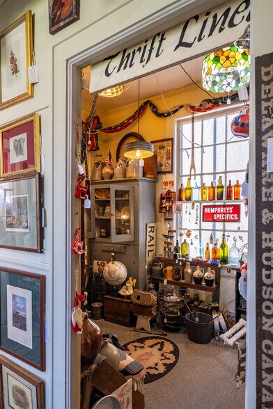 More Photos Of 3301 Franklin Ave, Millbrook General Retail For Sale