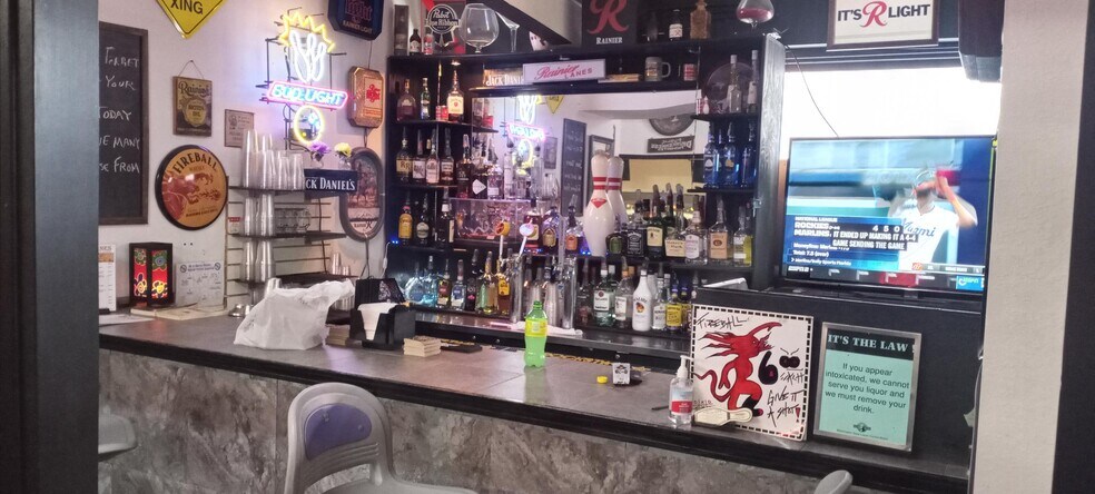 More Photos Of 415 W Heron St, Aberdeen Bowling Alley For Sale