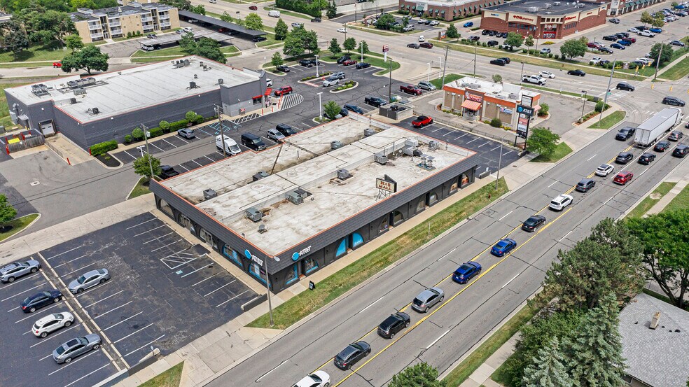 More Photos Of 1800 W 14 Mile Rd, Royal Oak Freestanding For Lease