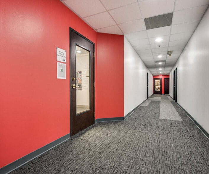 More Photos Of 1801 N Hampton Rd, DeSoto Office For Lease