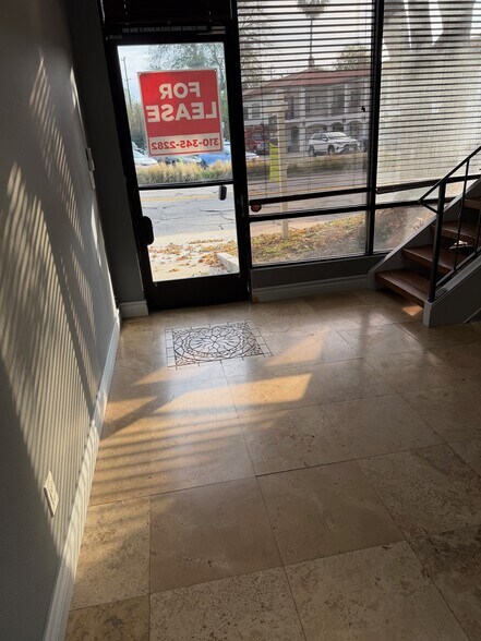 More Photos Of 23291 Ventura Blvd, Woodland Hills Loft Creative Space For Lease