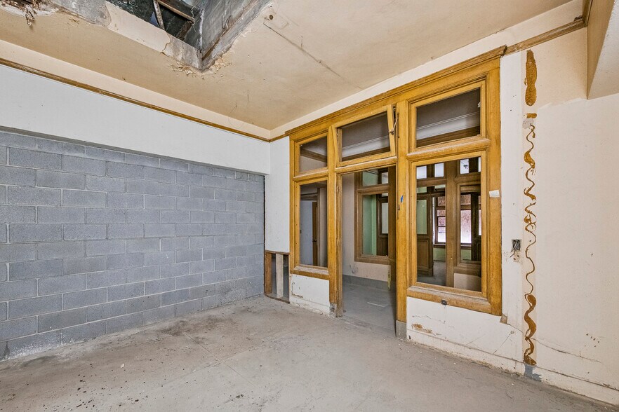 More Photos Of 502 S Main St, Rock Springs General Retail For Sale