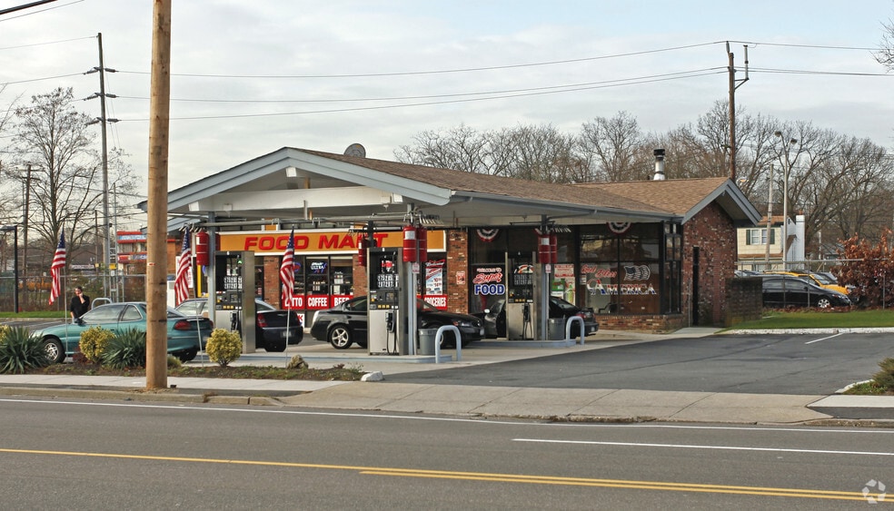 Primary Photo Of 1310 5th Ave, Bay Shore Service Station For Lease