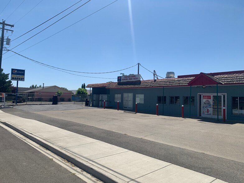 More Photos Of 432 South St, Mabton Freestanding For Lease