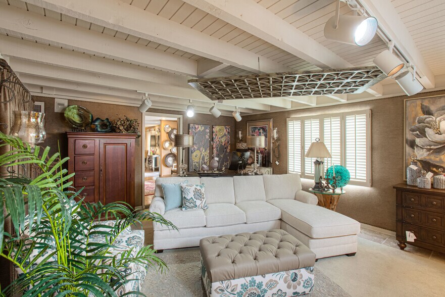 More Photos Of 6204 Arlington Ave, Raytown Office For Sale