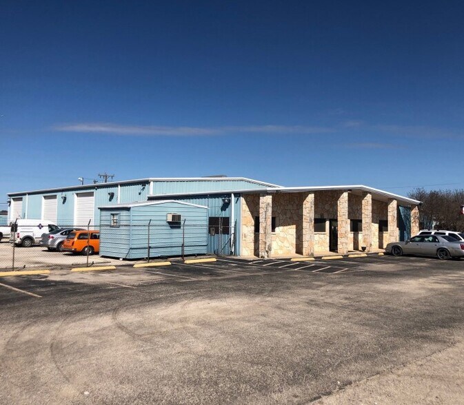 More Photos Of 8135 Bracken Crk, San Antonio Industrial For Lease