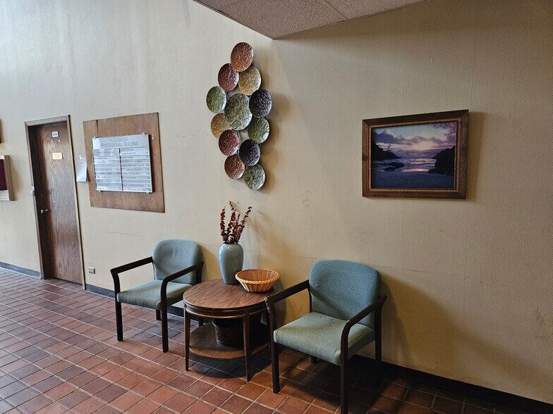 More Photos Of 19150 S Kedzie Ave, Flossmoor Office For Lease