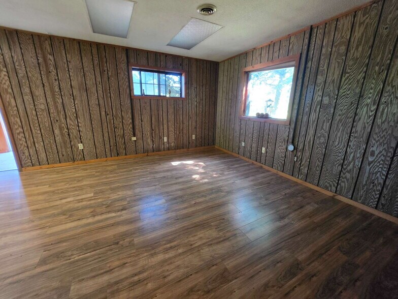 More Photos Of N12757 Rindahl Valley Rd, Osseo Warehouse For Lease