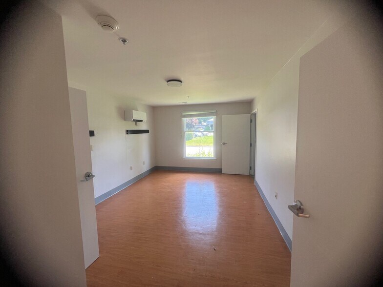 More Photos Of 89 Viets St, New London Office For Sale