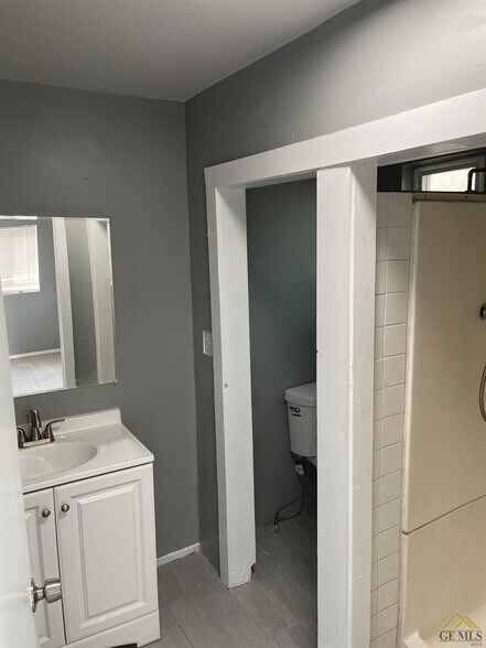 More Photos Of 401 E California Ave, Bakersfield Storefront Retail Residential For Sale