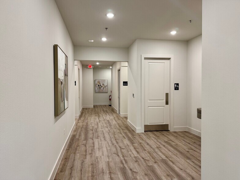 More Photos Of 3411 Cross Timbers Rd, Flower Mound Office For Sale