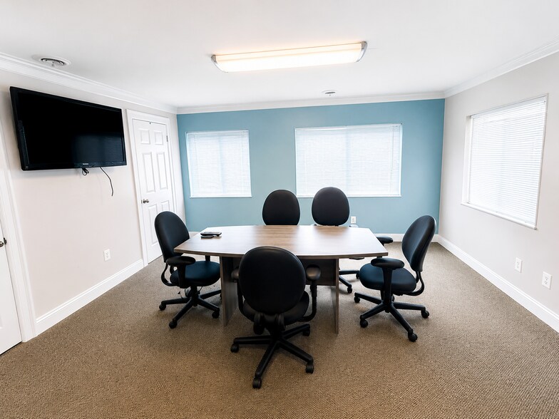 More Photos Of 1097 S Lapeer Rd, Oxford Office For Lease