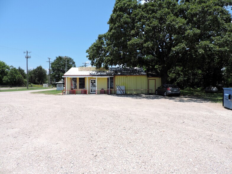 Primary Photo Of 2324 W Main St, Gun Barrel City General Retail For Sale