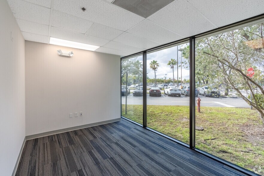 More Photos Of 10720 Caribbean Blvd, Cutler Bay Medical For Lease