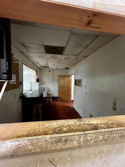 More Photos Of 115 Wyoming Ave, Scranton Convenience Store For Lease