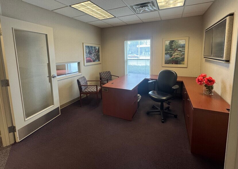 More Photos Of 1412 S Main St, Findlay General Retail For Sale