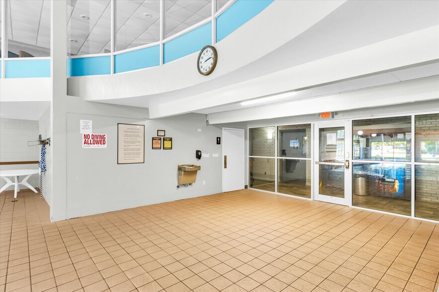 More Photos Of 1907 N Cunningham Ave, Urbana Hotel For Sale