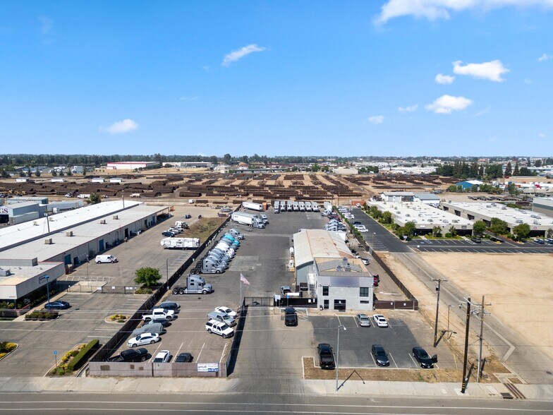 More Photos Of 4451 N Brawley Ave, Fresno Warehouse For Sale