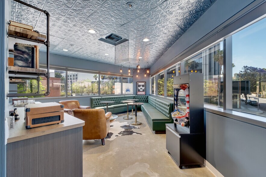 More Photos Of 15821 Ventura Blvd, Encino Office For Lease