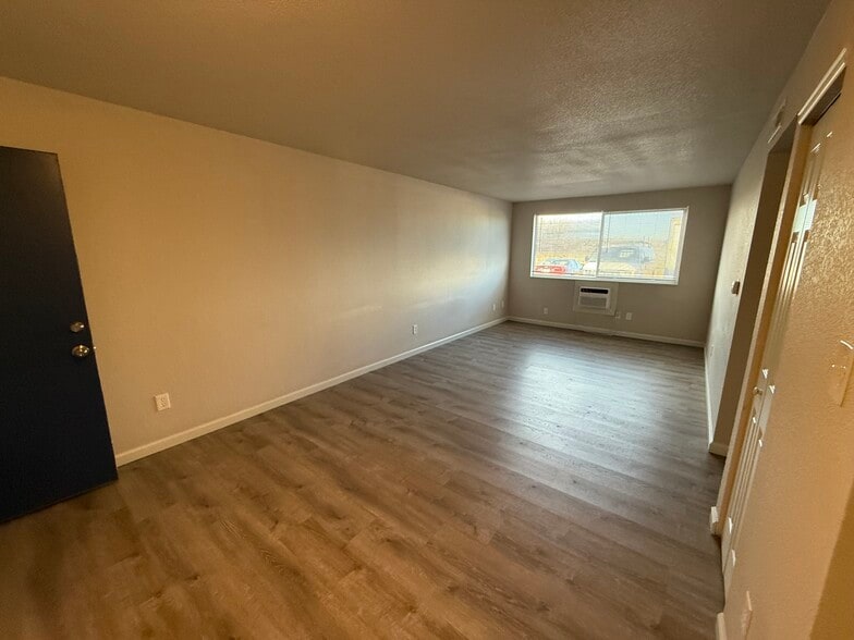 More Photos Of 107 University Dr, Colorado Springs Apartments For Sale