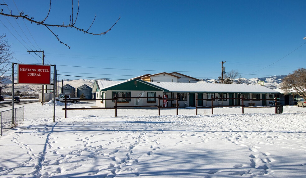 More Photos Of 412 N Front St, Townsend Hotel For Sale