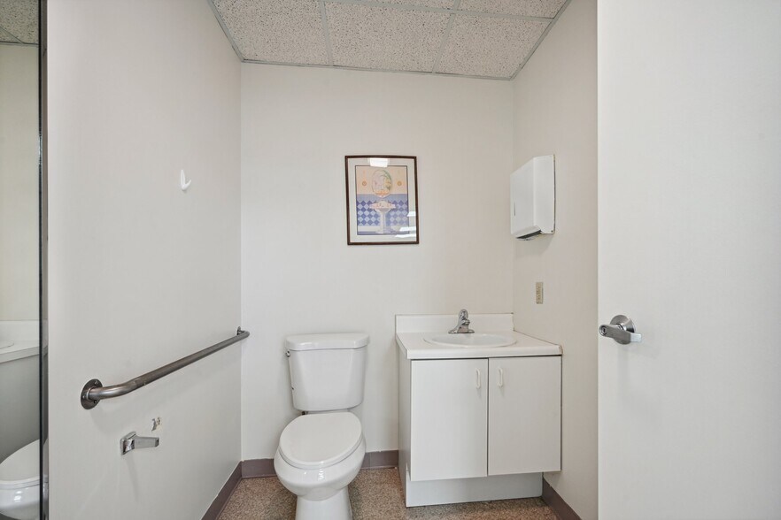 More Photos Of 2117-2123 Klockner Rd, Trenton Medical For Sale
